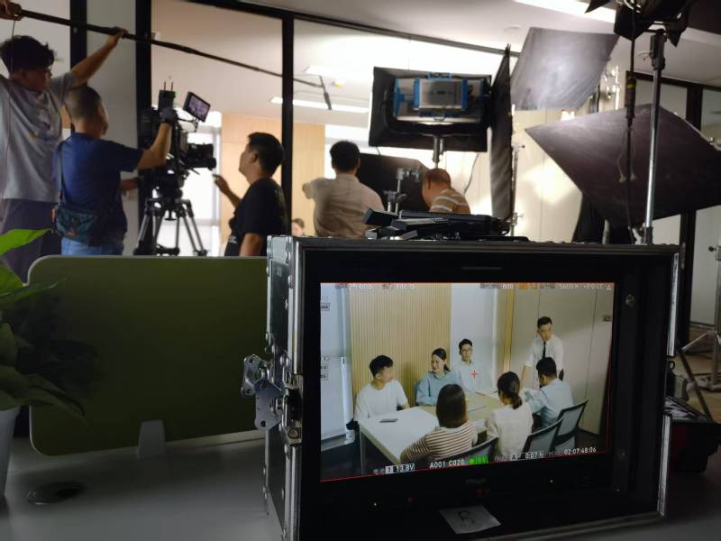 方正县TVC拍摄公司：科技产品视觉化大师，诠释未来感与功能美学